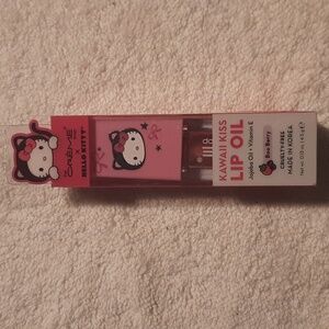 Hello Kitty Kawaii Kiss Lip Oil - Boo BERRY